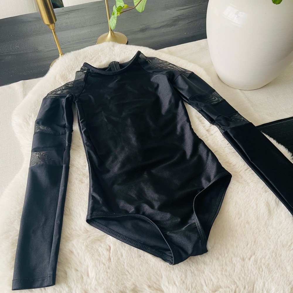Black Leo mesh children size medium